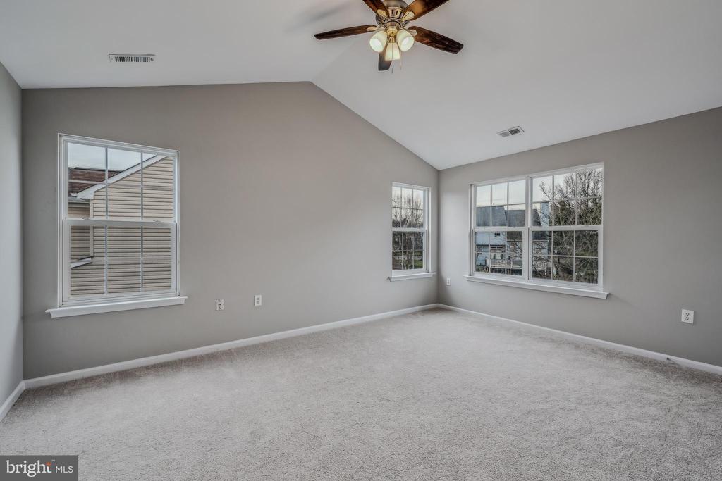 1247 Barksdale Dr NE