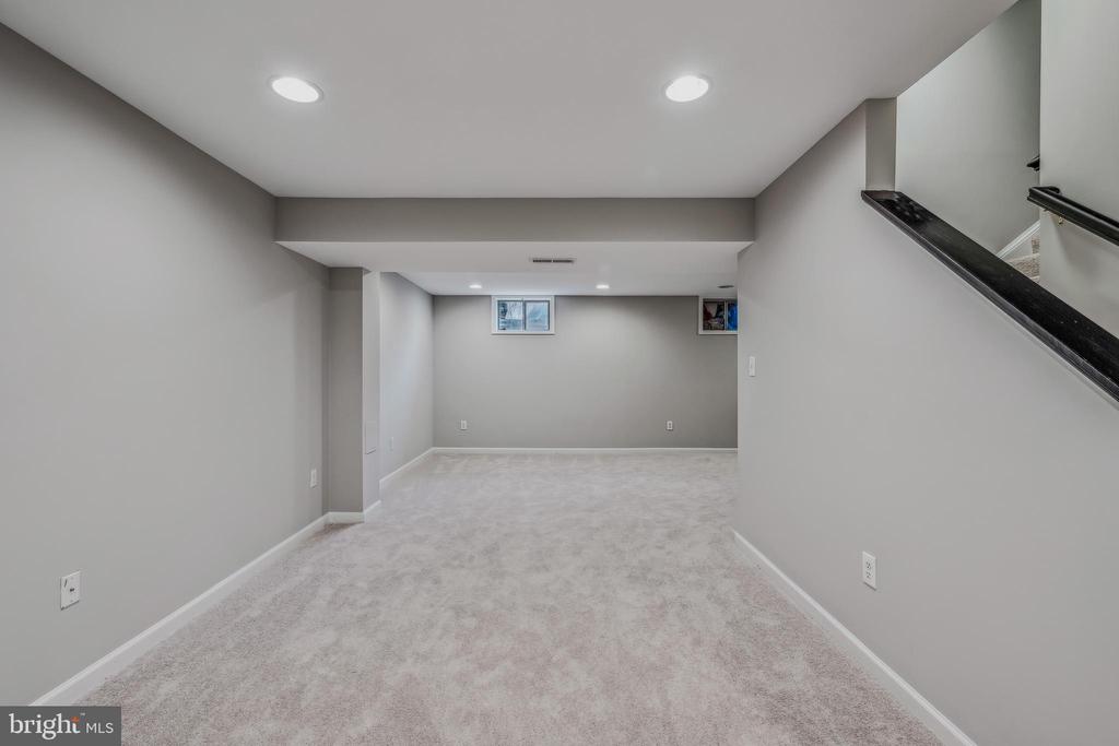 1247 Barksdale Dr NE