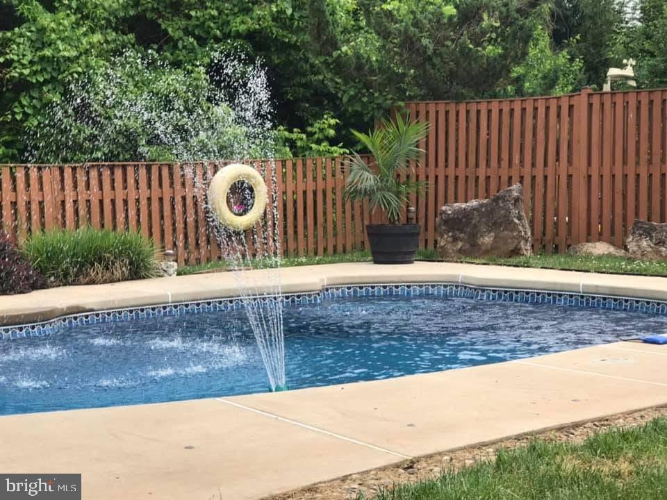 1247 Barksdale Dr NE