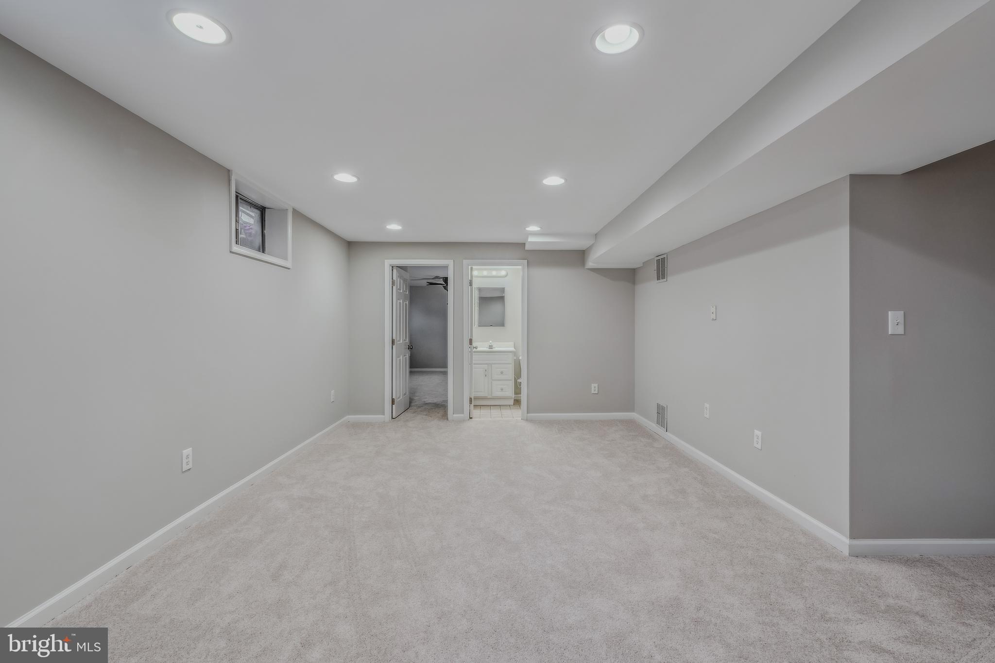 1247 Barksdale Dr NE