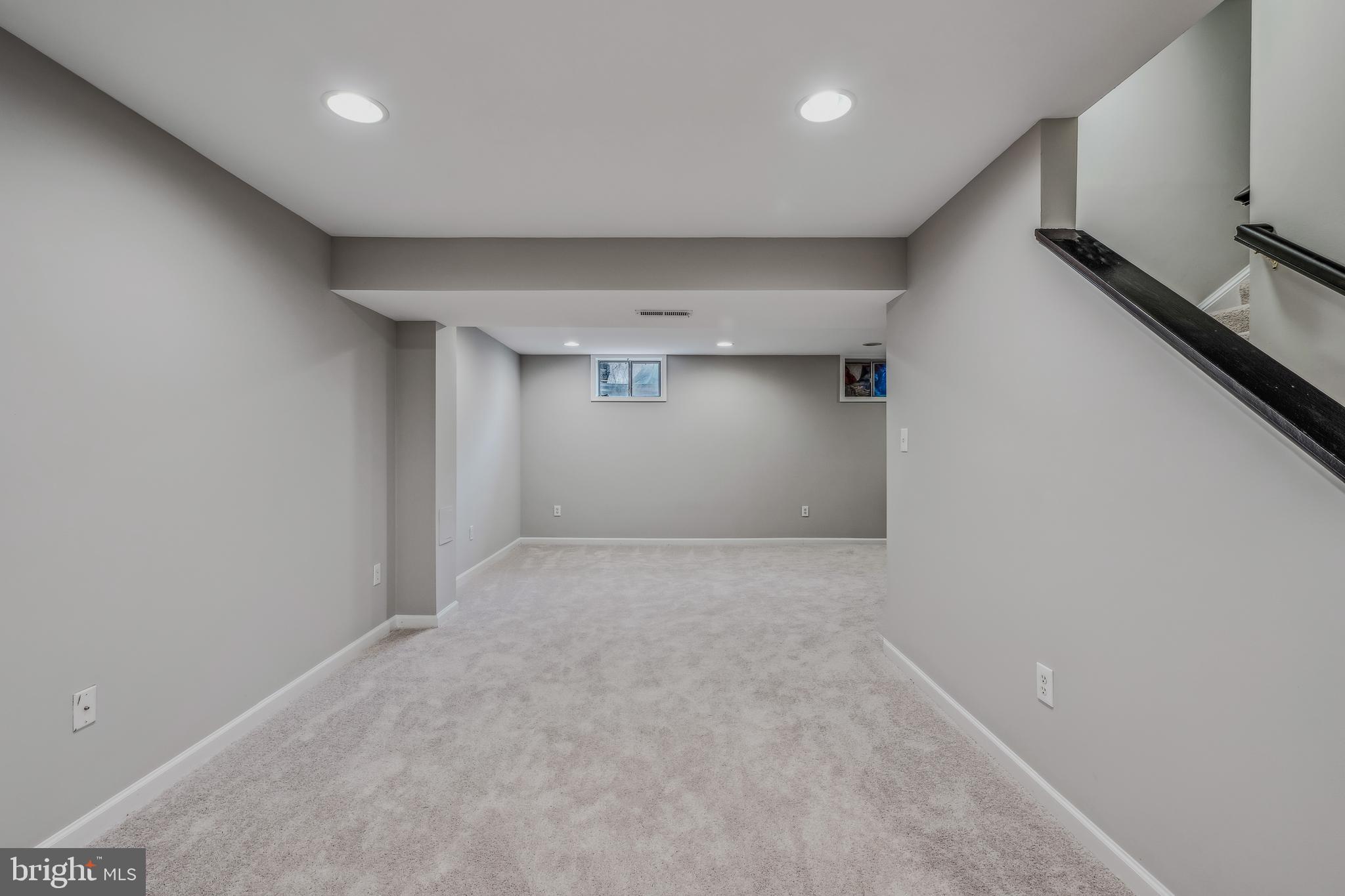 1247 Barksdale Dr NE