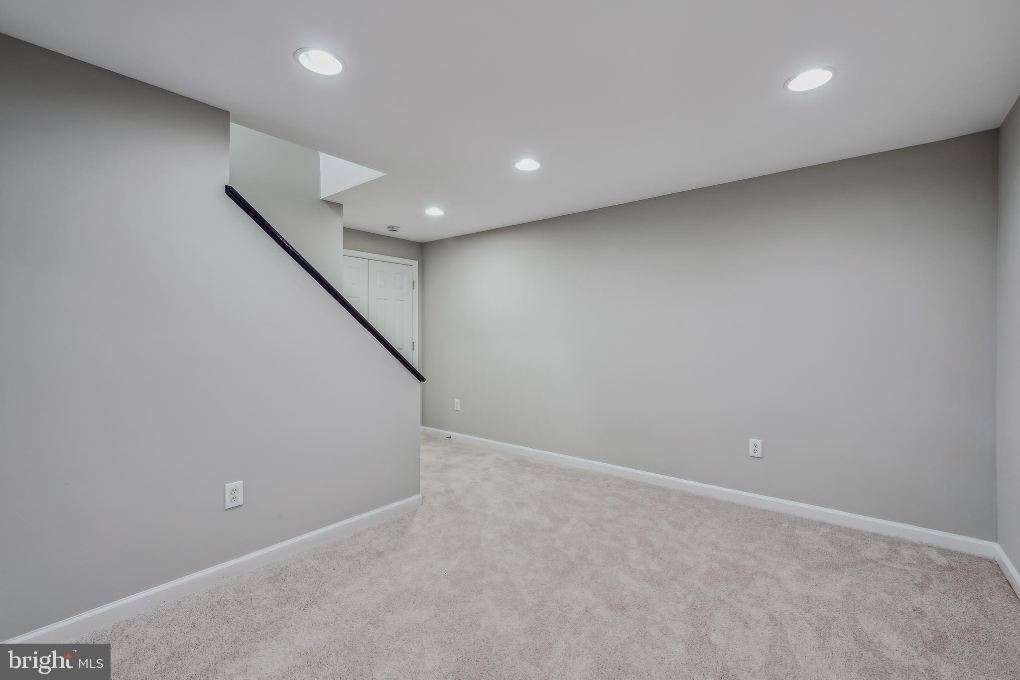 1247 Barksdale Dr NE