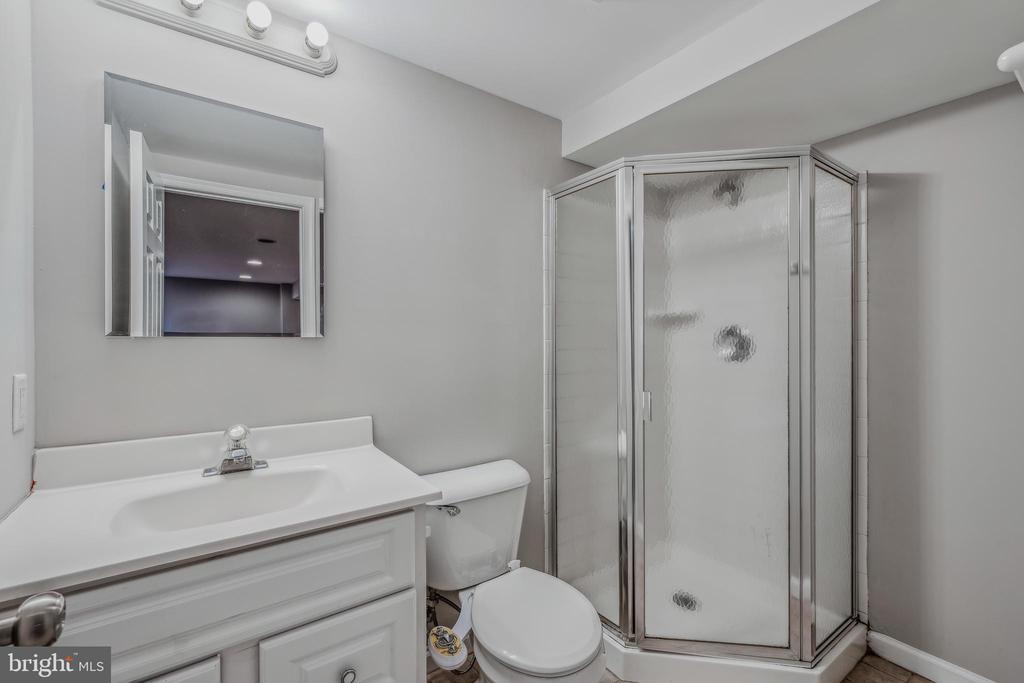 1247 Barksdale Dr NE