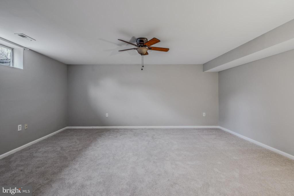 1247 Barksdale Dr NE