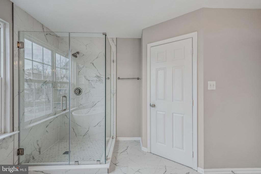 1247 Barksdale Dr NE