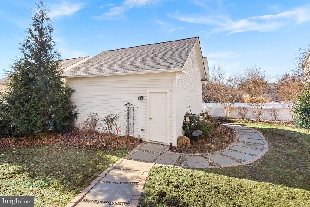 613 Greysands Ln
