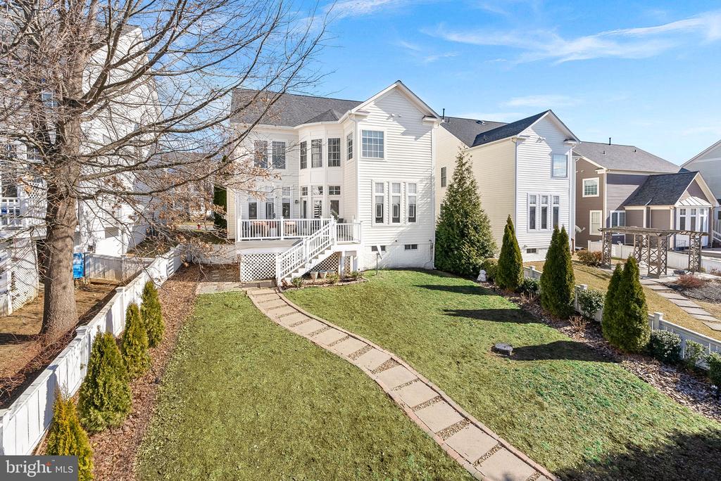 613 Greysands Ln