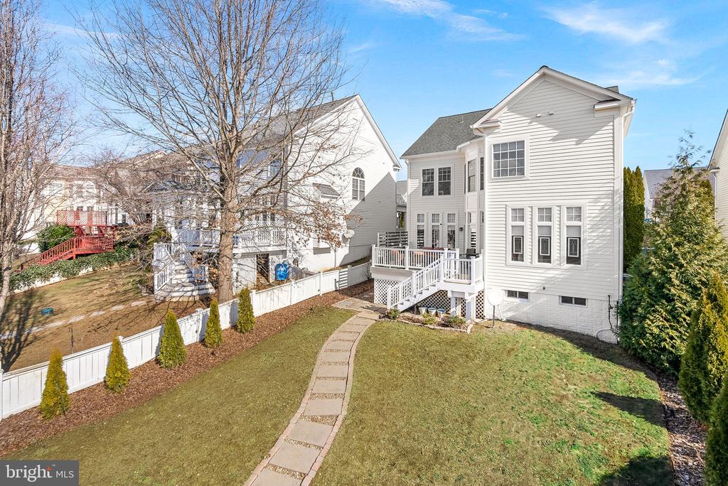 613 Greysands Ln