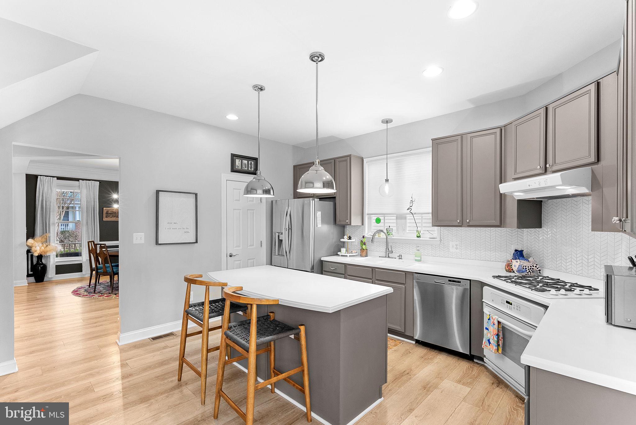 613 Greysands Ln