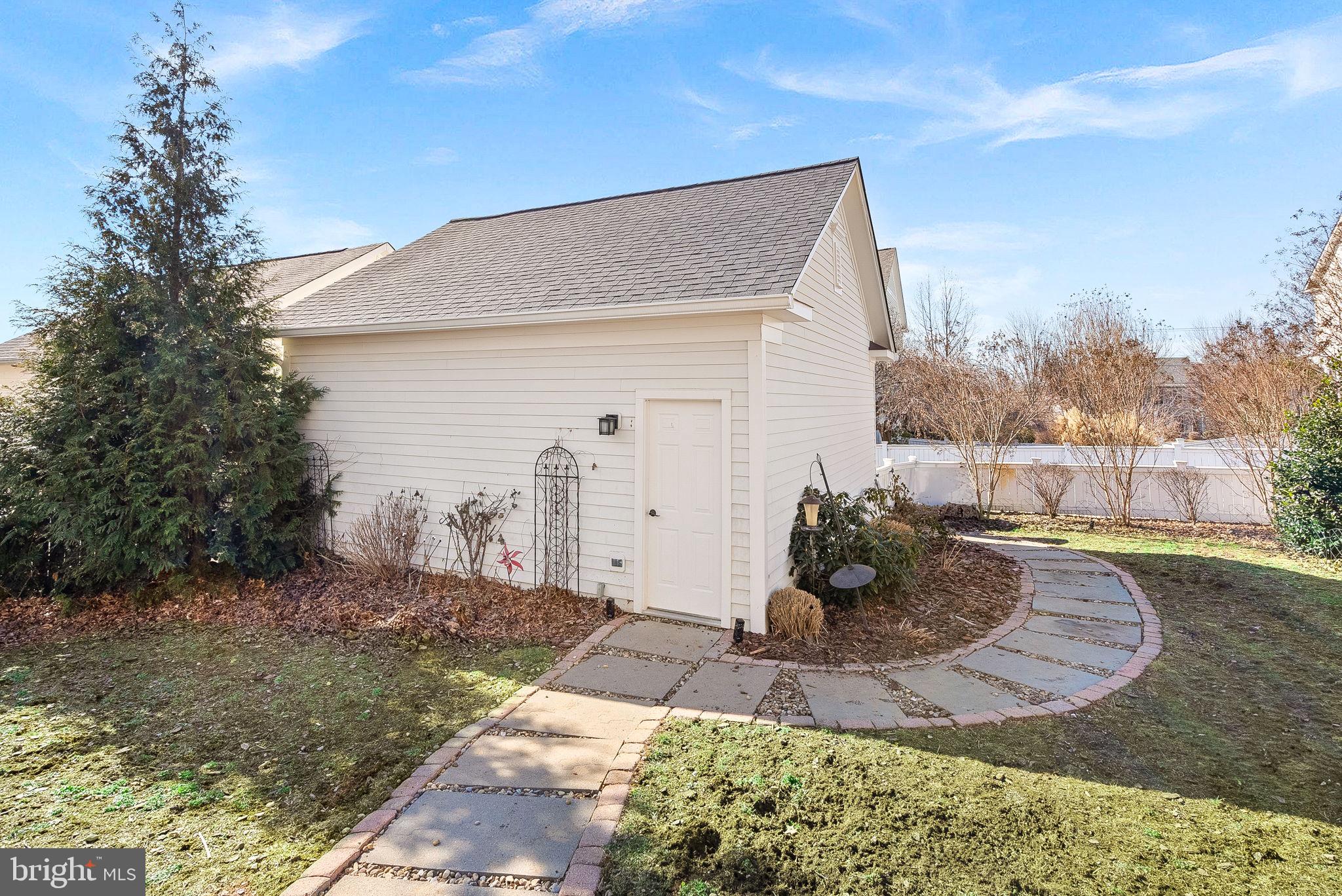 613 Greysands Ln