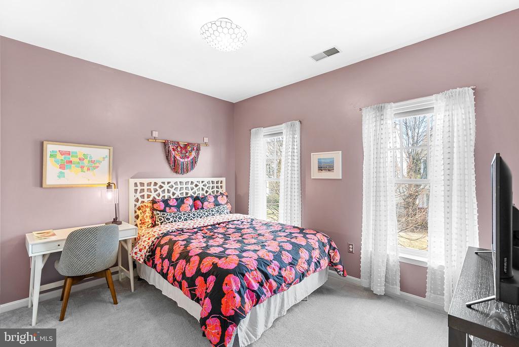 613 Greysands Ln