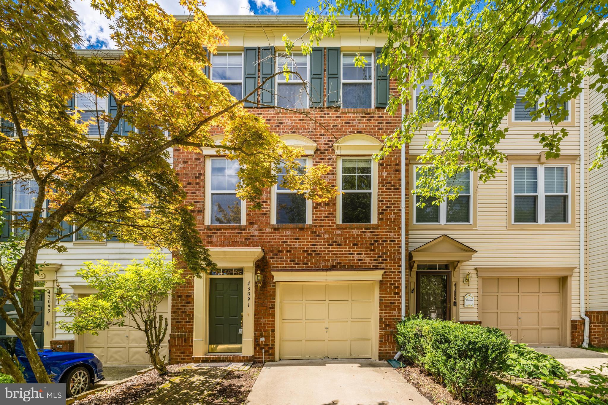 43091 AUTUMNWOOD SQ