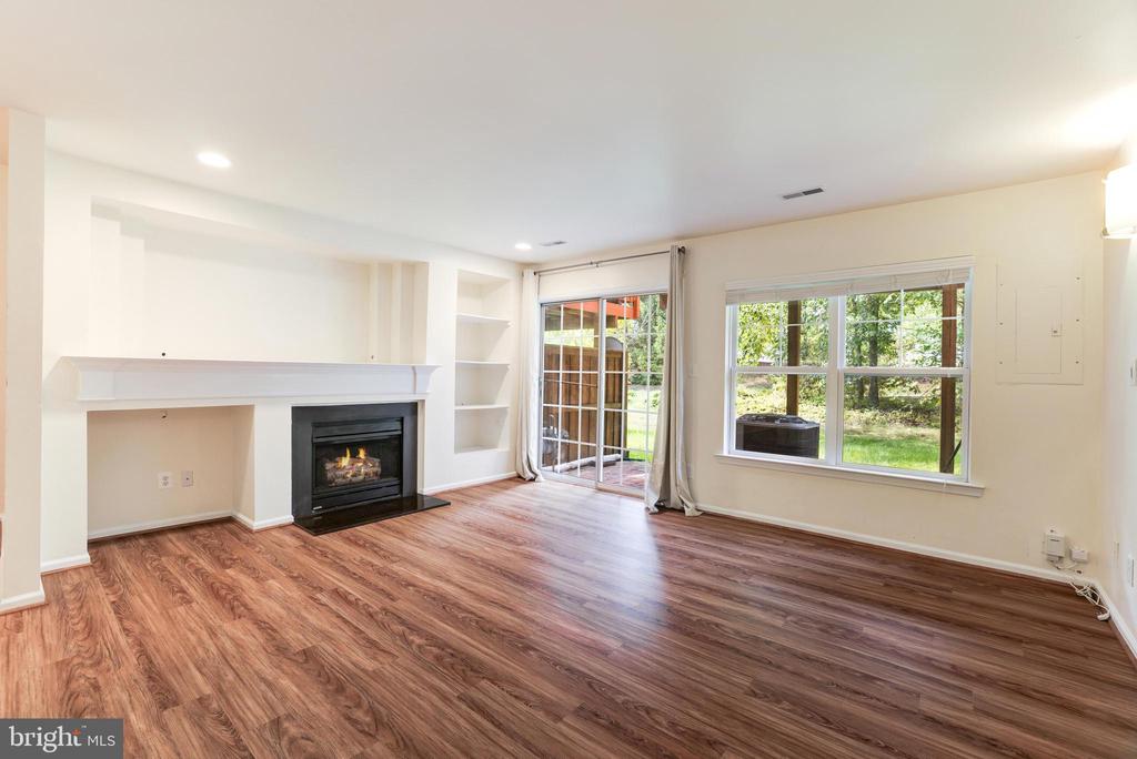 43091 AUTUMNWOOD SQ