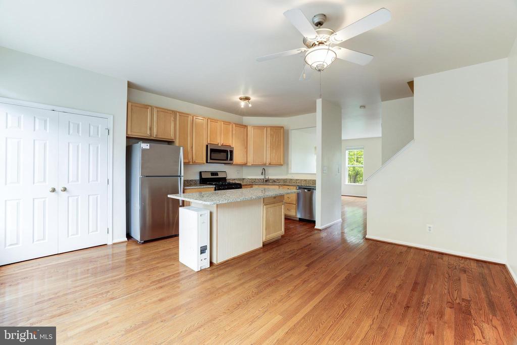 43091 AUTUMNWOOD SQ