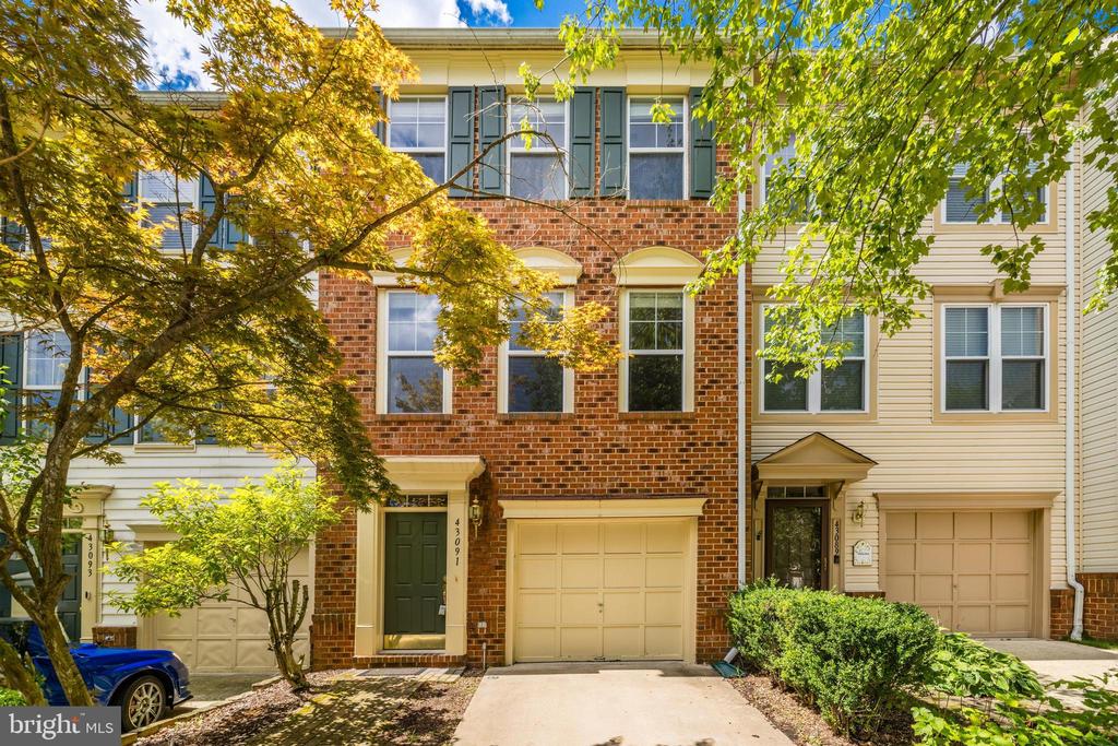 43091 AUTUMNWOOD SQ