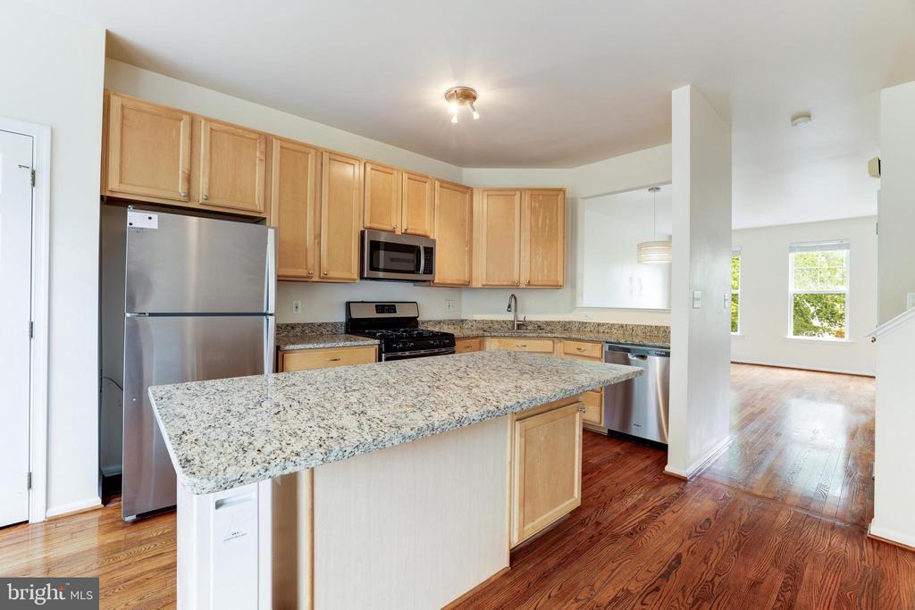 43091 AUTUMNWOOD SQ