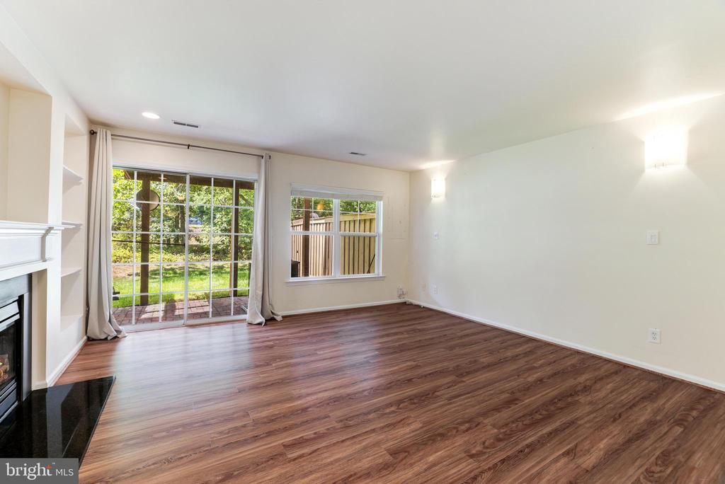 43091 AUTUMNWOOD SQ