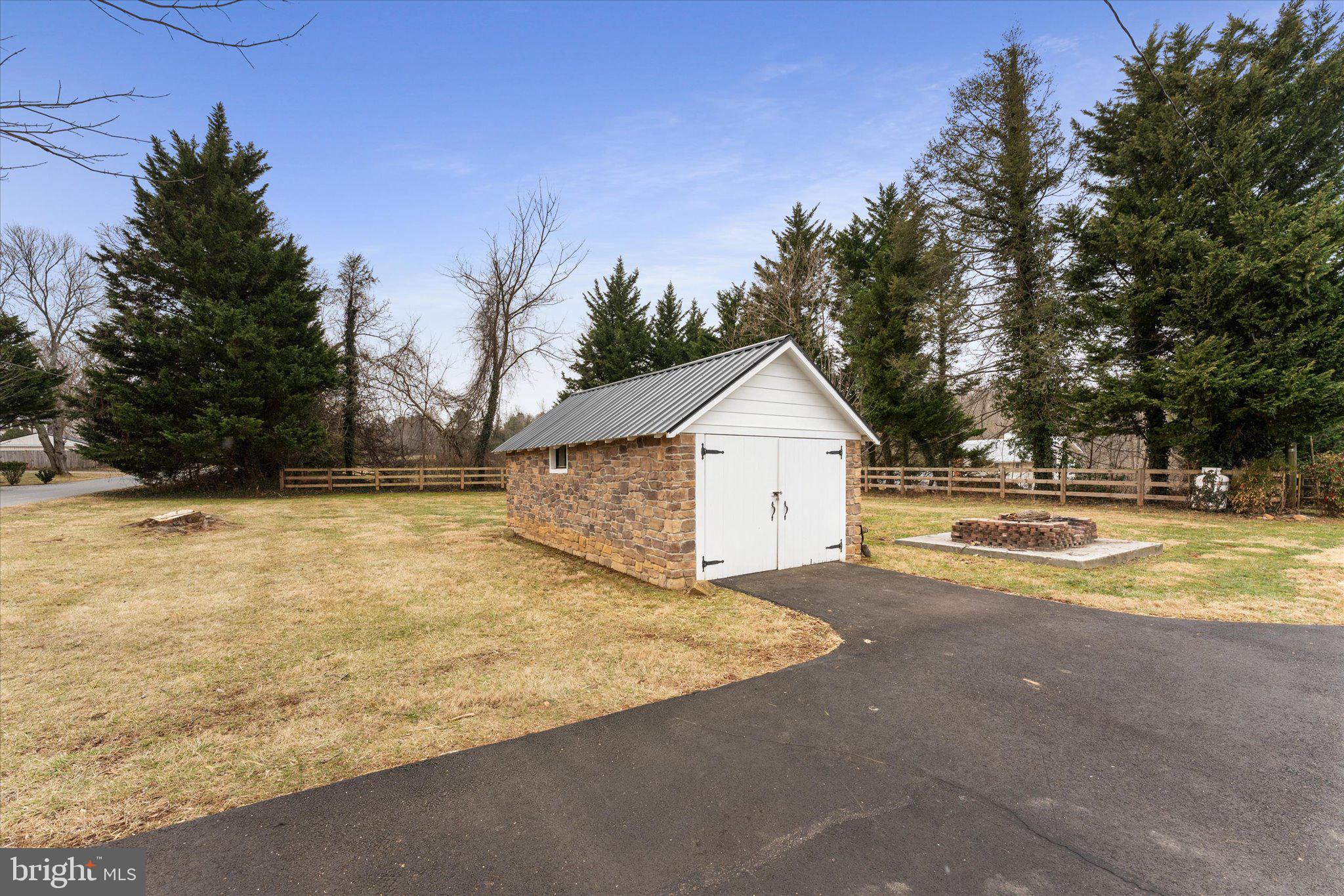 16999 Highland Cir