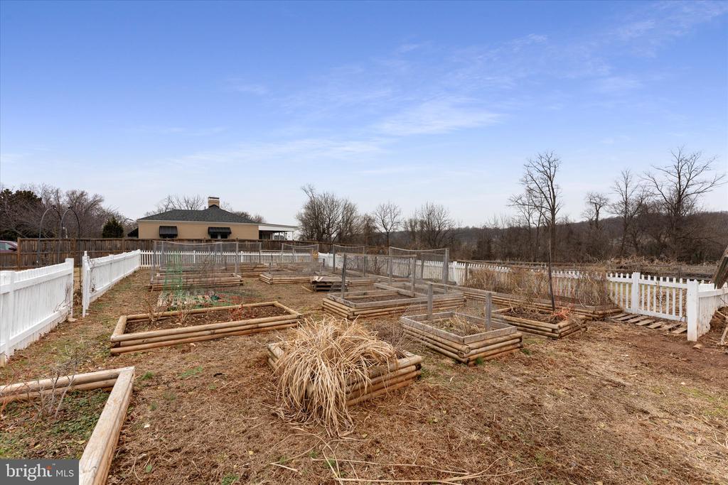 16999 Highland Cir