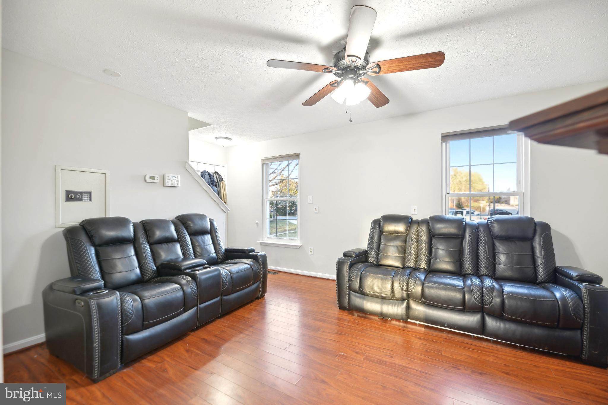 1002 Clymer Ct NE
