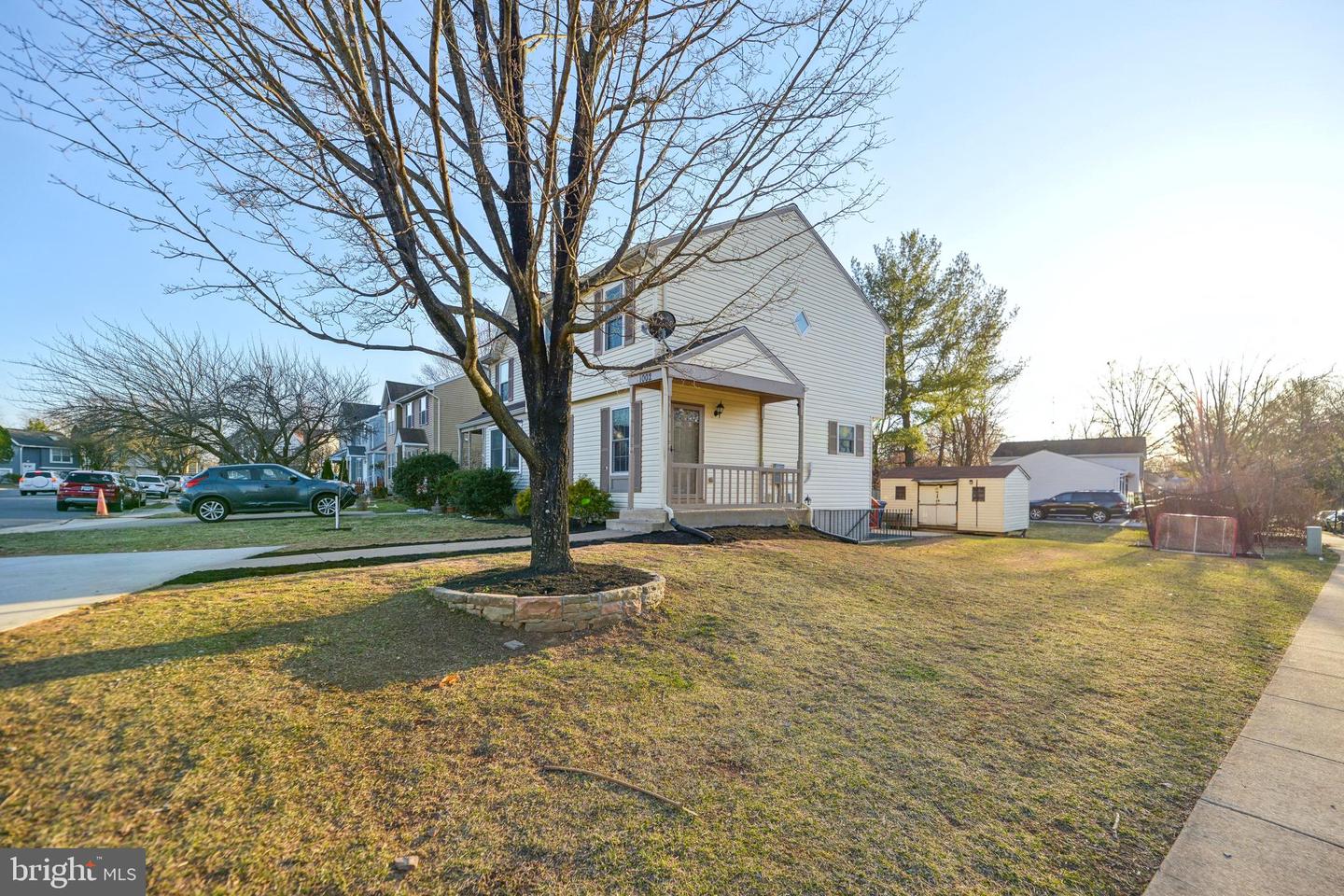 1002 Clymer Ct NE