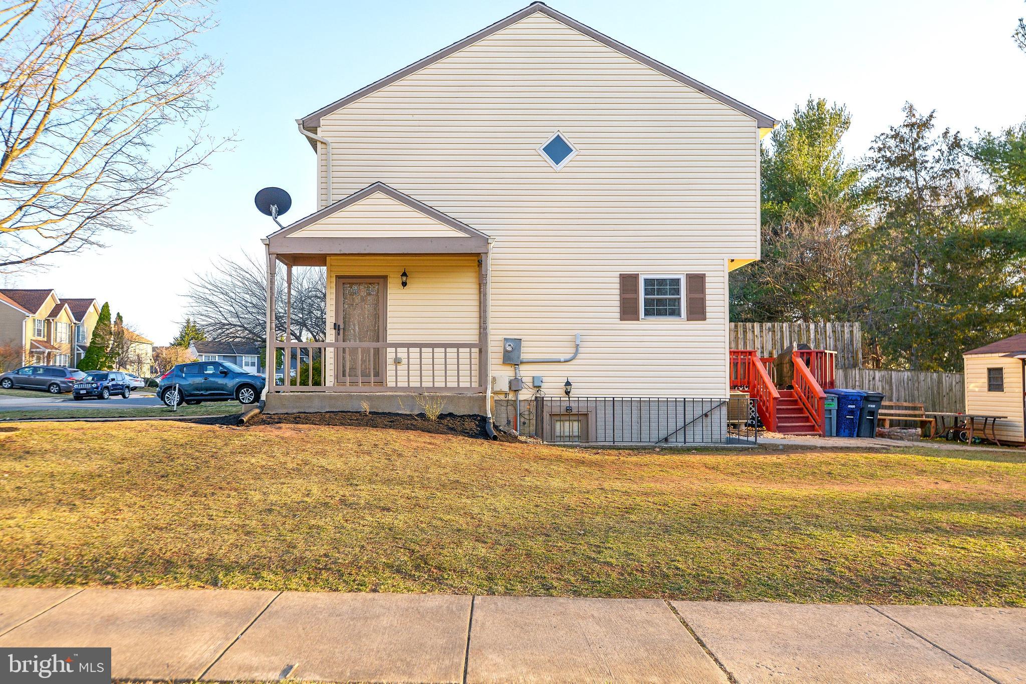 1002 Clymer Ct NE