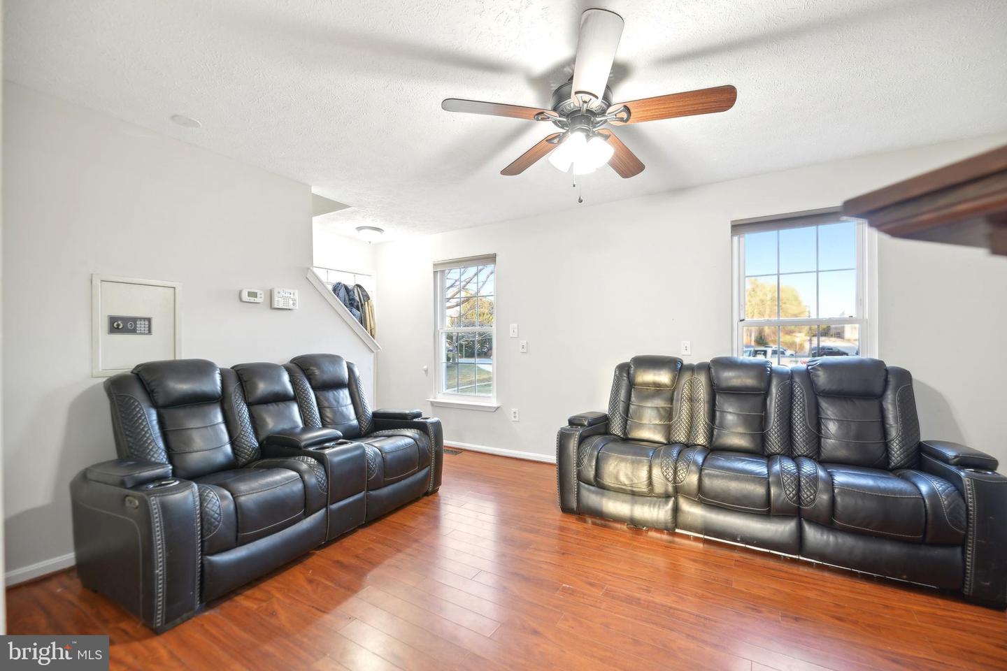 1002 Clymer Ct NE