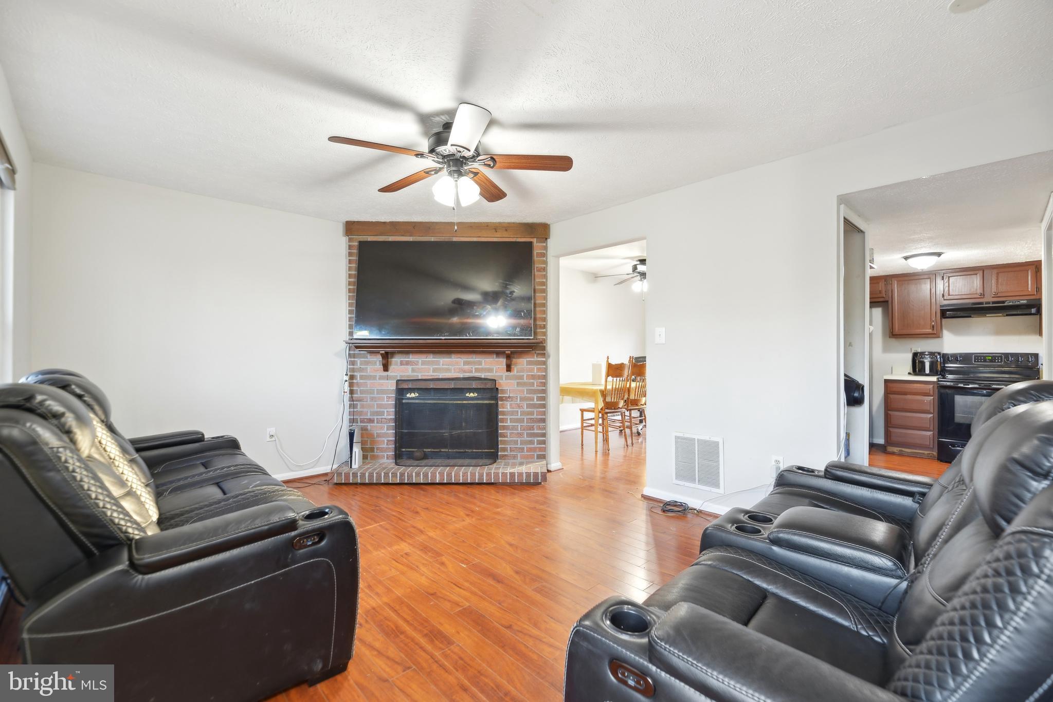 1002 Clymer Ct NE