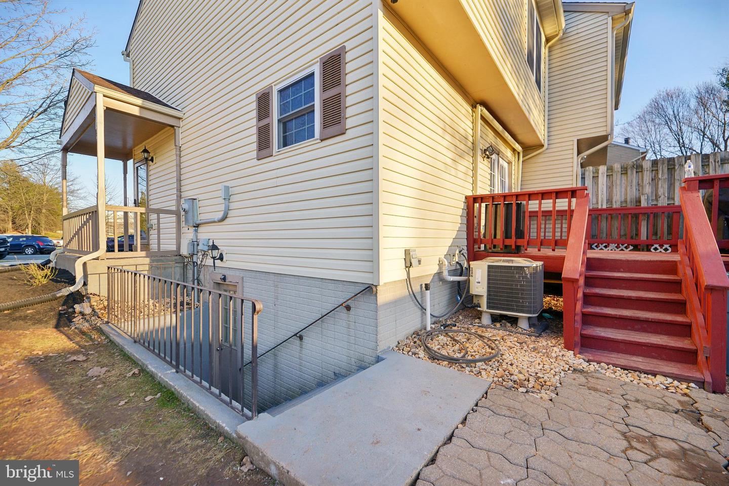 1002 Clymer Ct NE