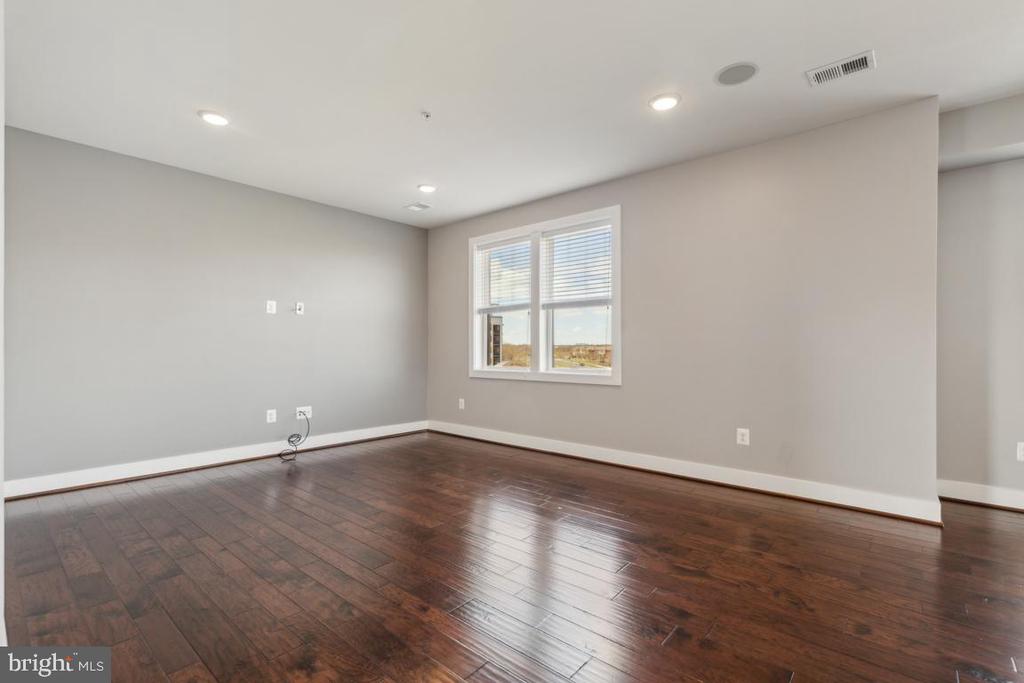44738 TIVERTON SQ