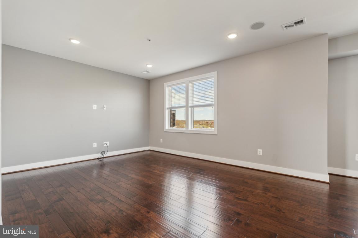 44738 TIVERTON SQ