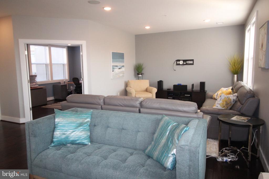 44738 TIVERTON SQ