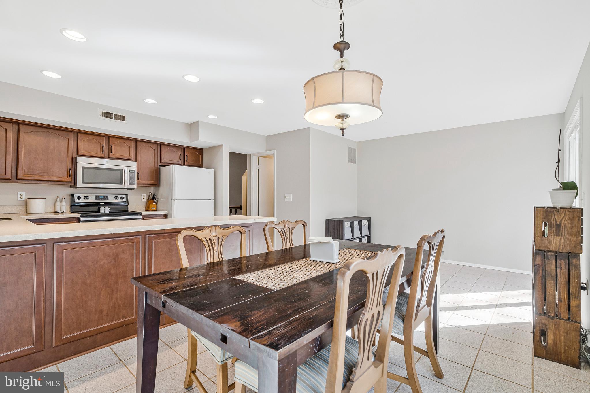 295 Chelmsford Ct