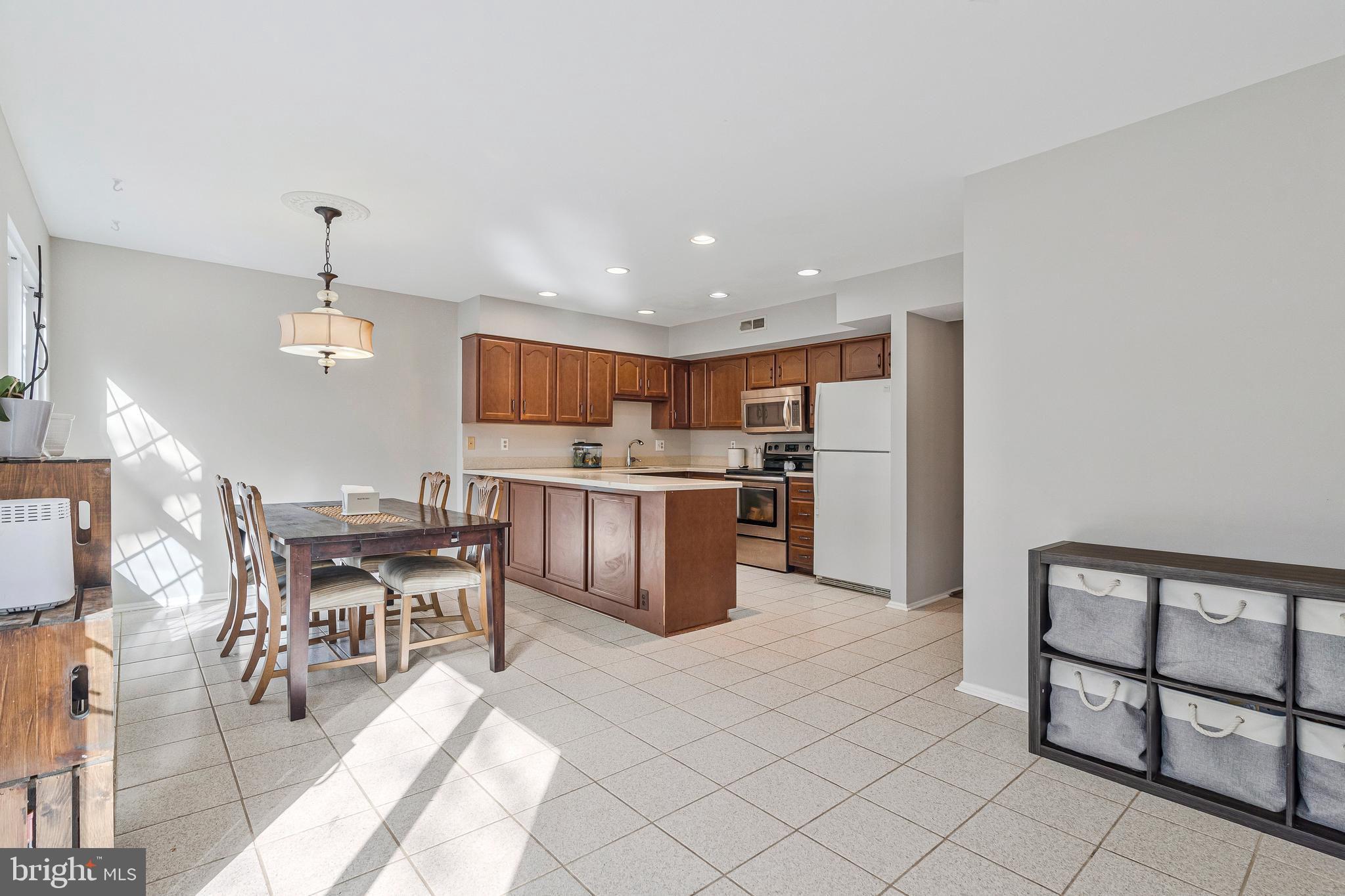 295 Chelmsford Ct