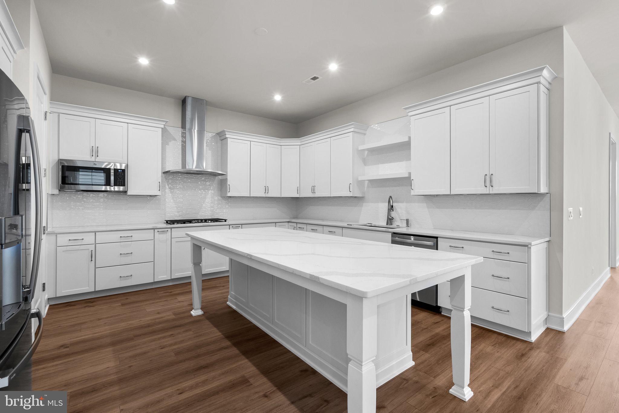43290 Greeley Sq