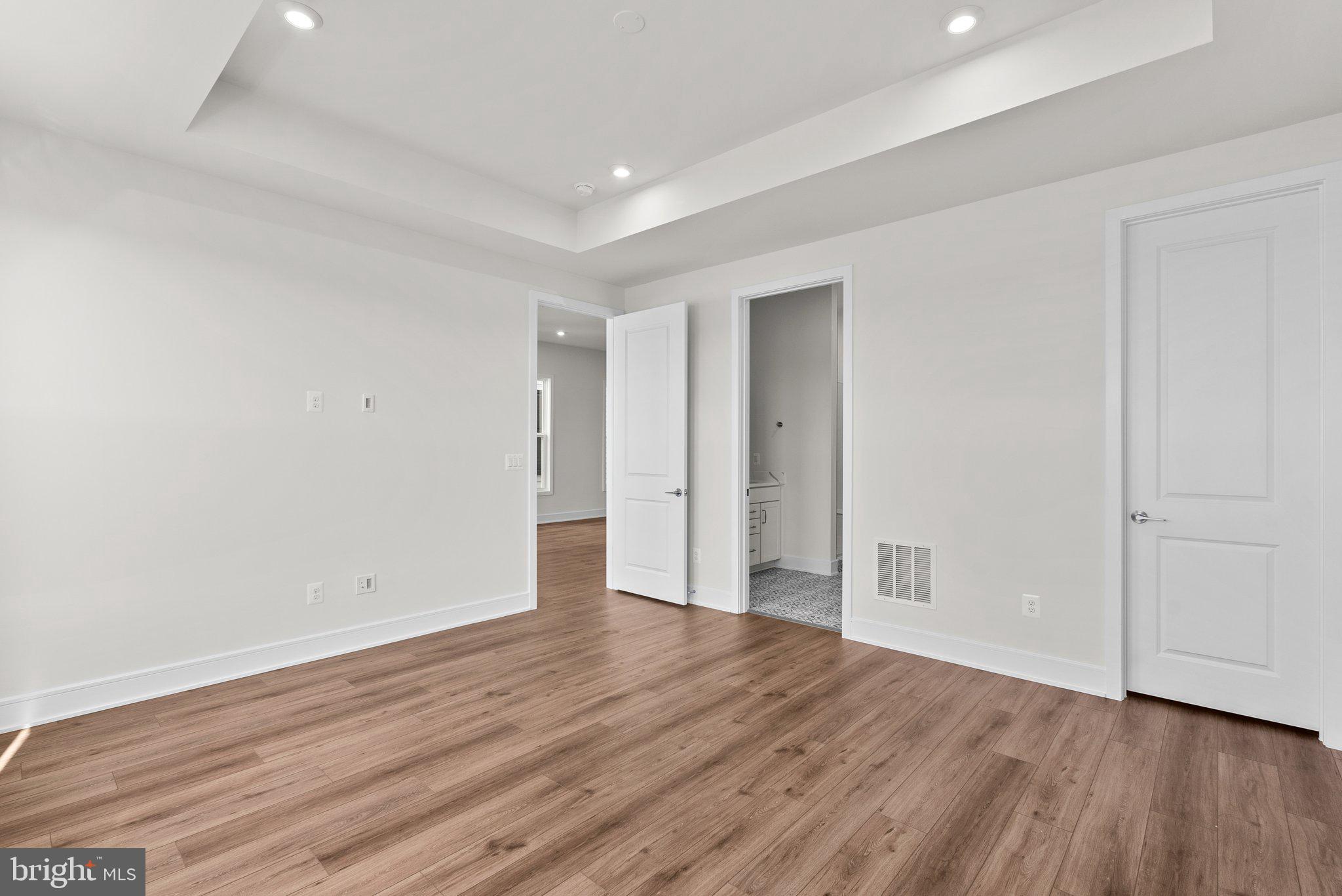 43290 Greeley Sq
