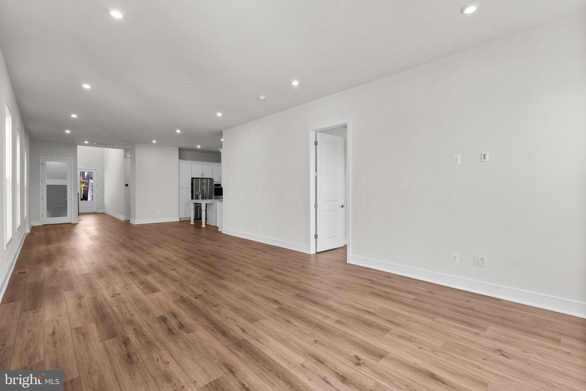 43290 Greeley Sq