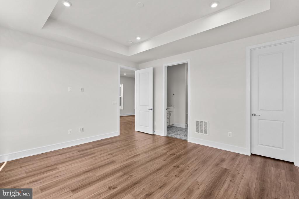 43290 Greeley Sq