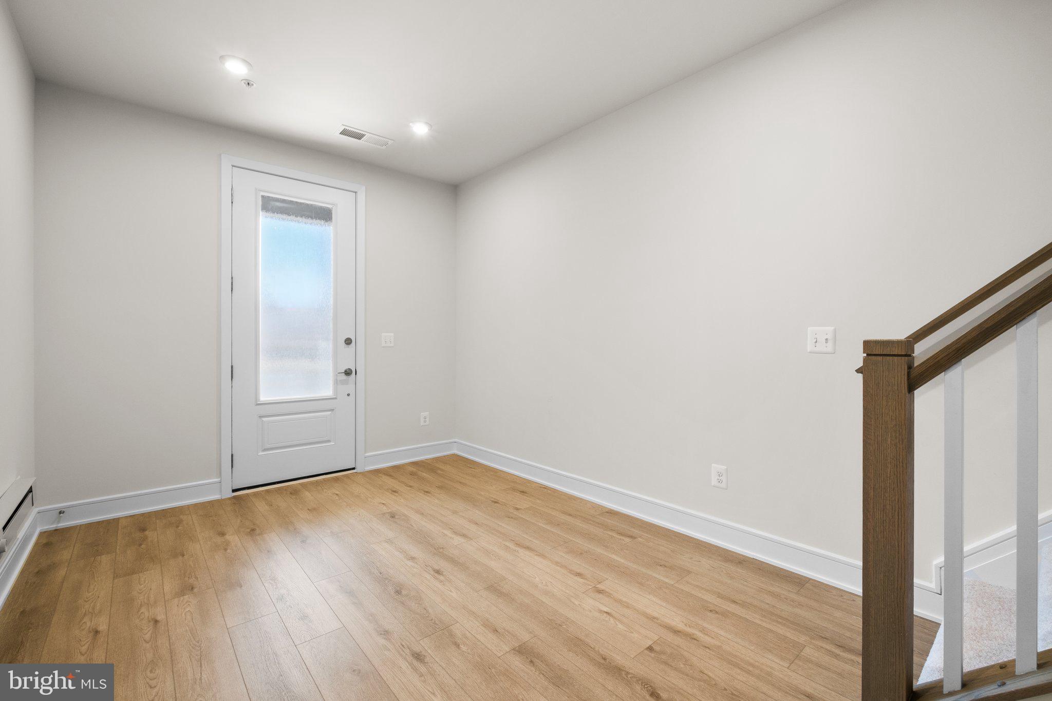 43328 Farringdon Sq