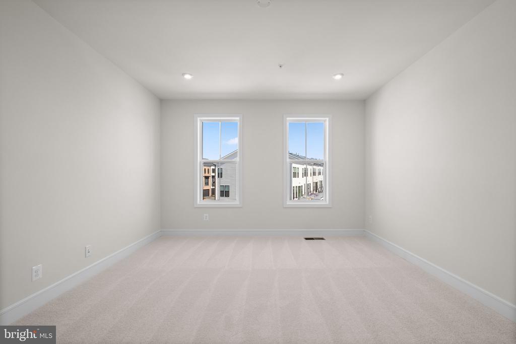 43328 Farringdon Sq