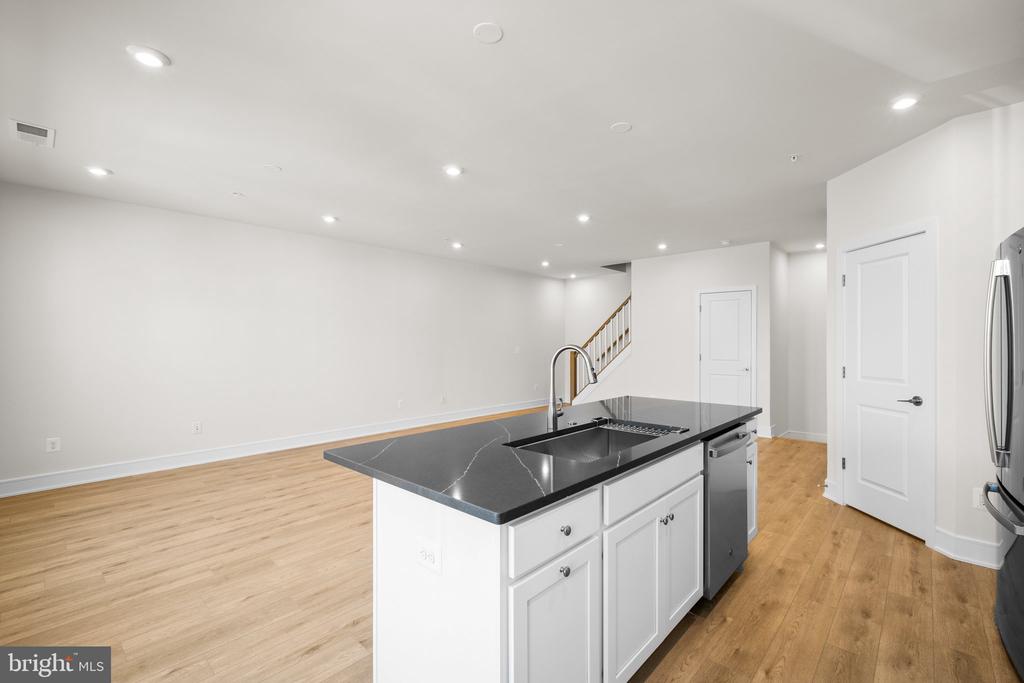 43328 Farringdon Sq