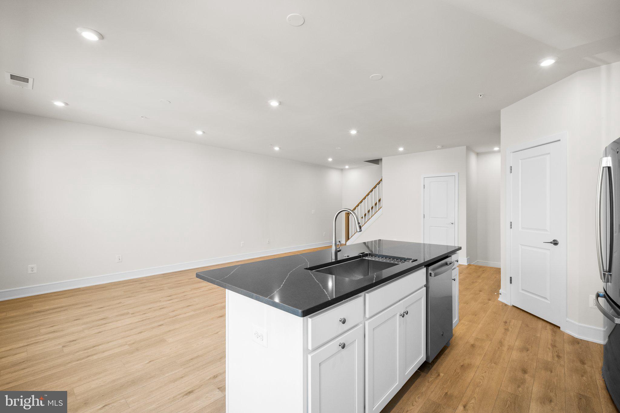43328 Farringdon Sq