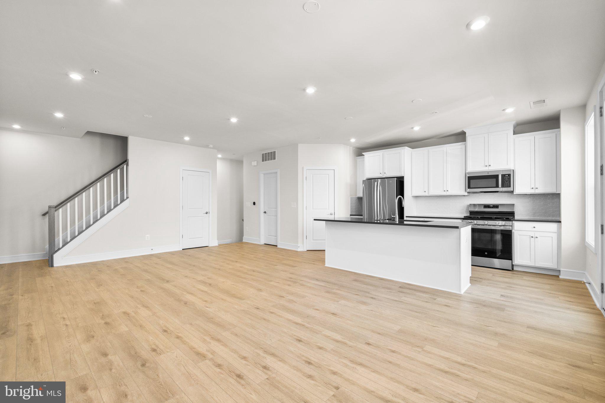 43328 Farringdon Sq