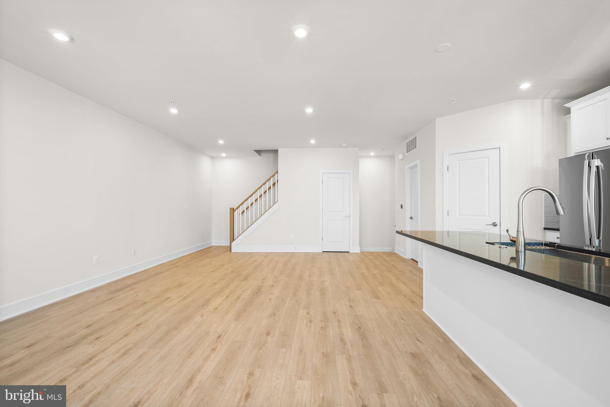 43328 Farringdon Sq