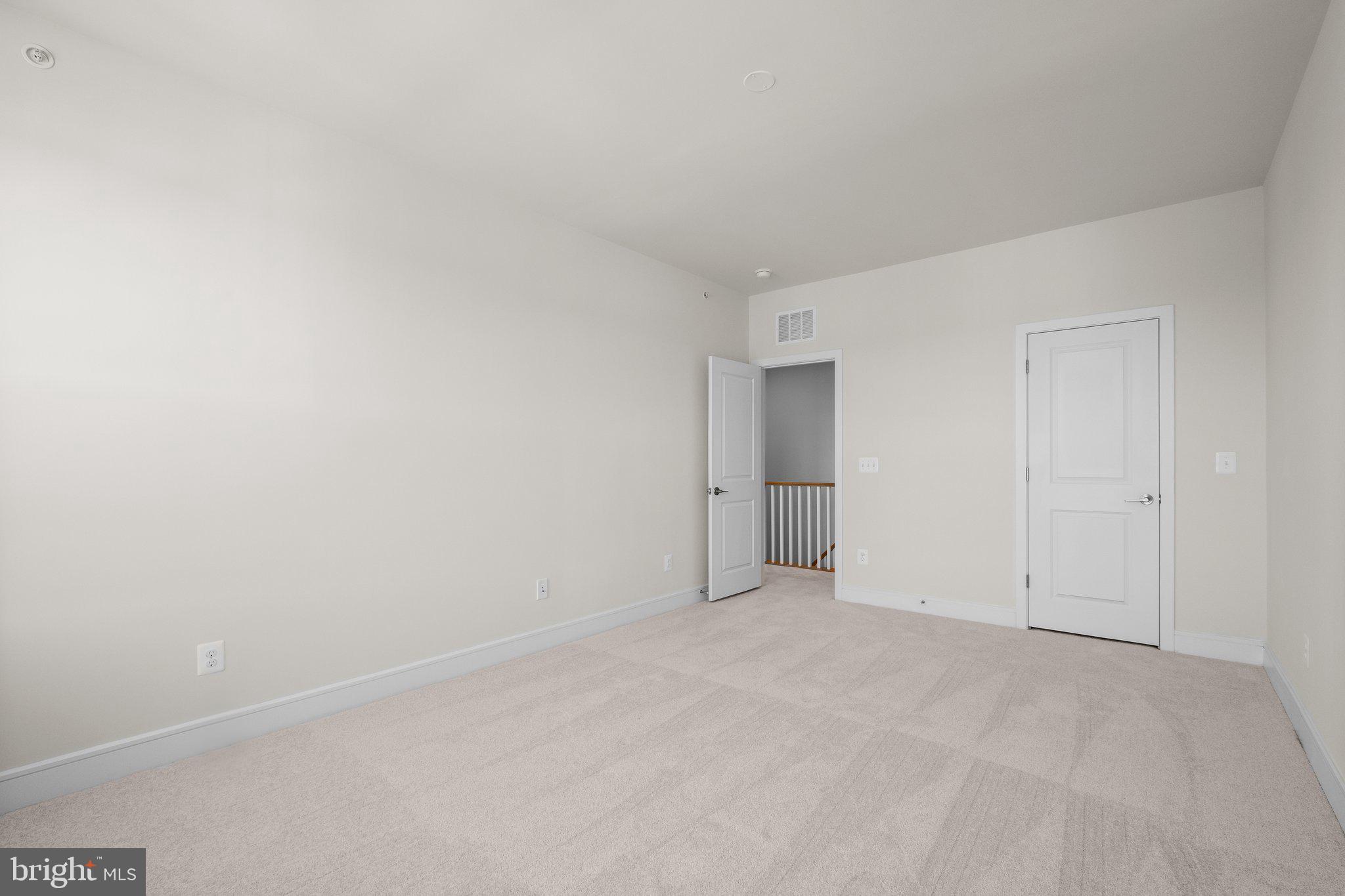 43328 Farringdon Sq