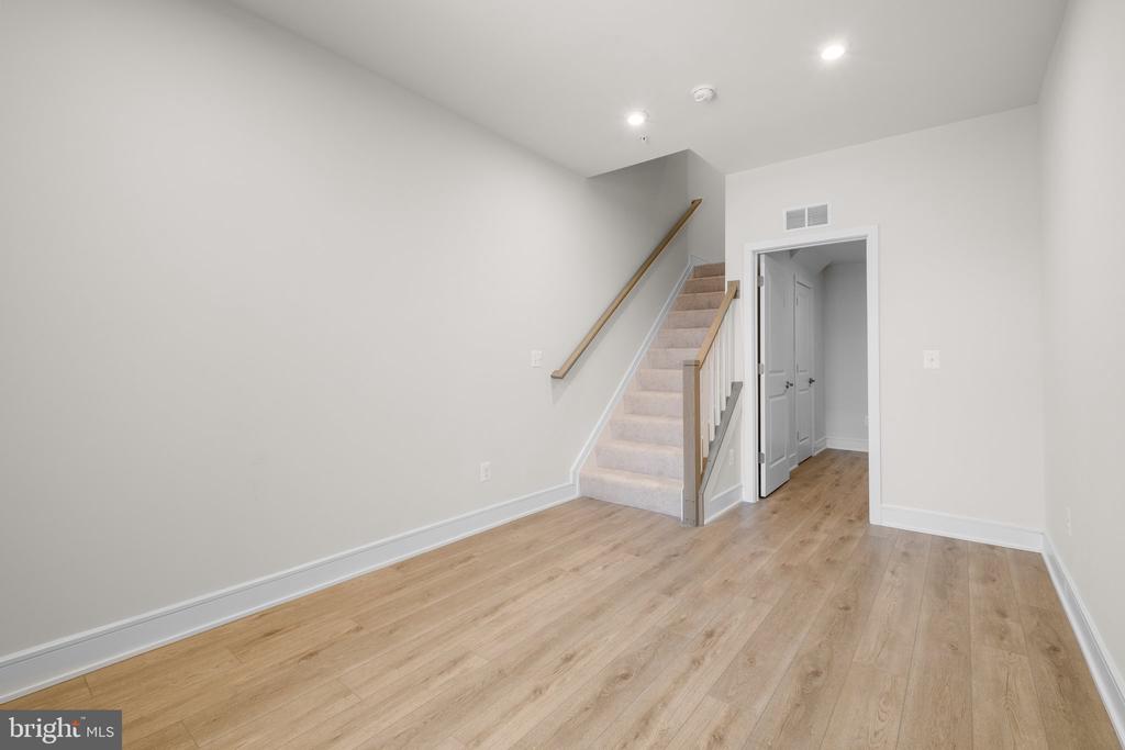 43328 Farringdon Sq