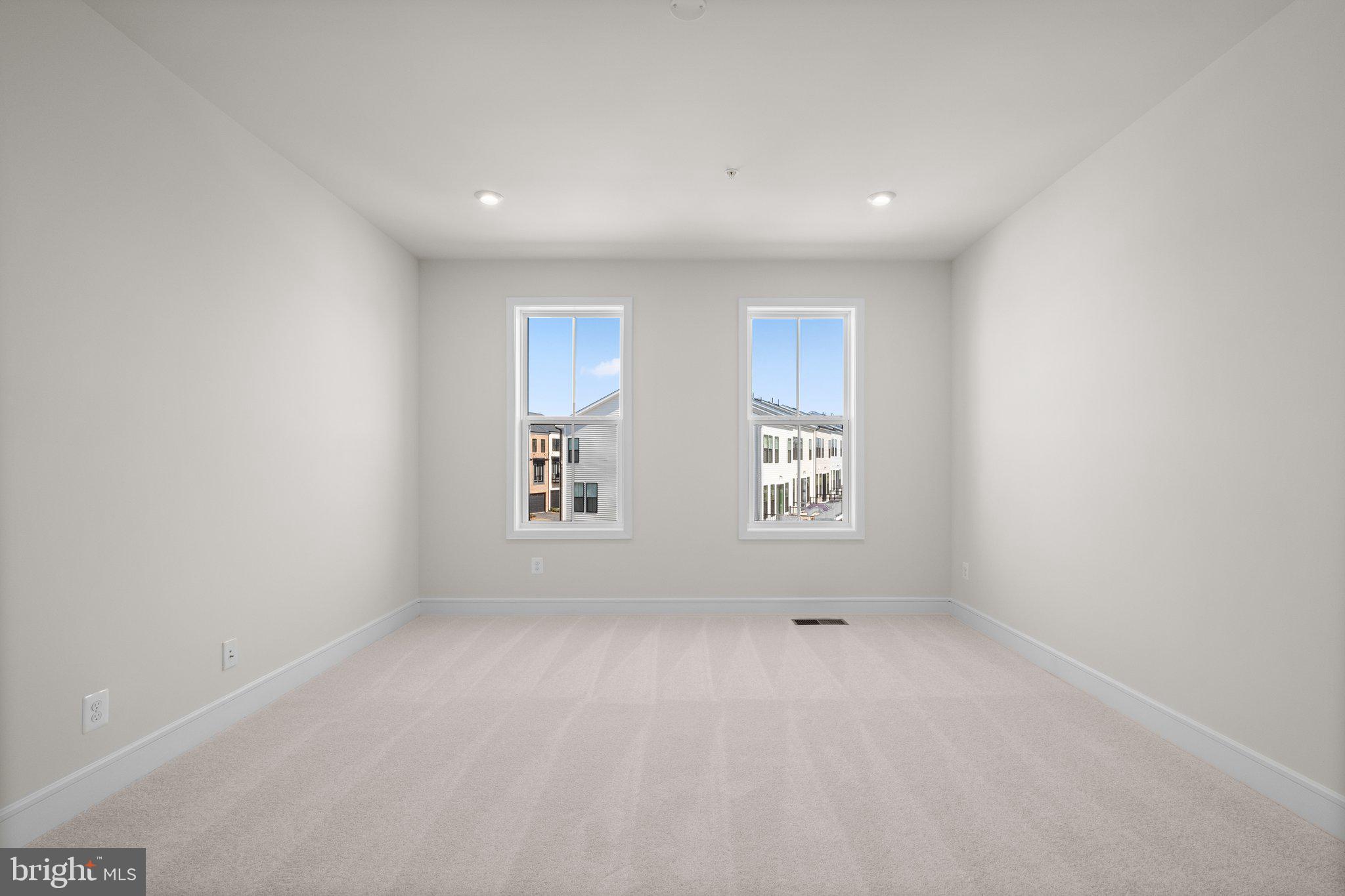 43328 Farringdon Sq