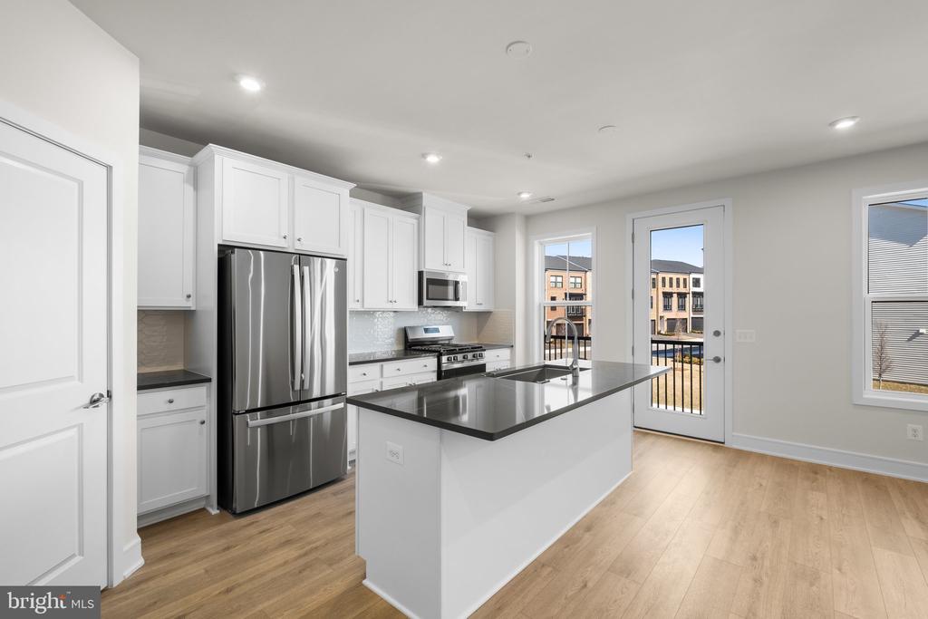 43328 Farringdon Sq