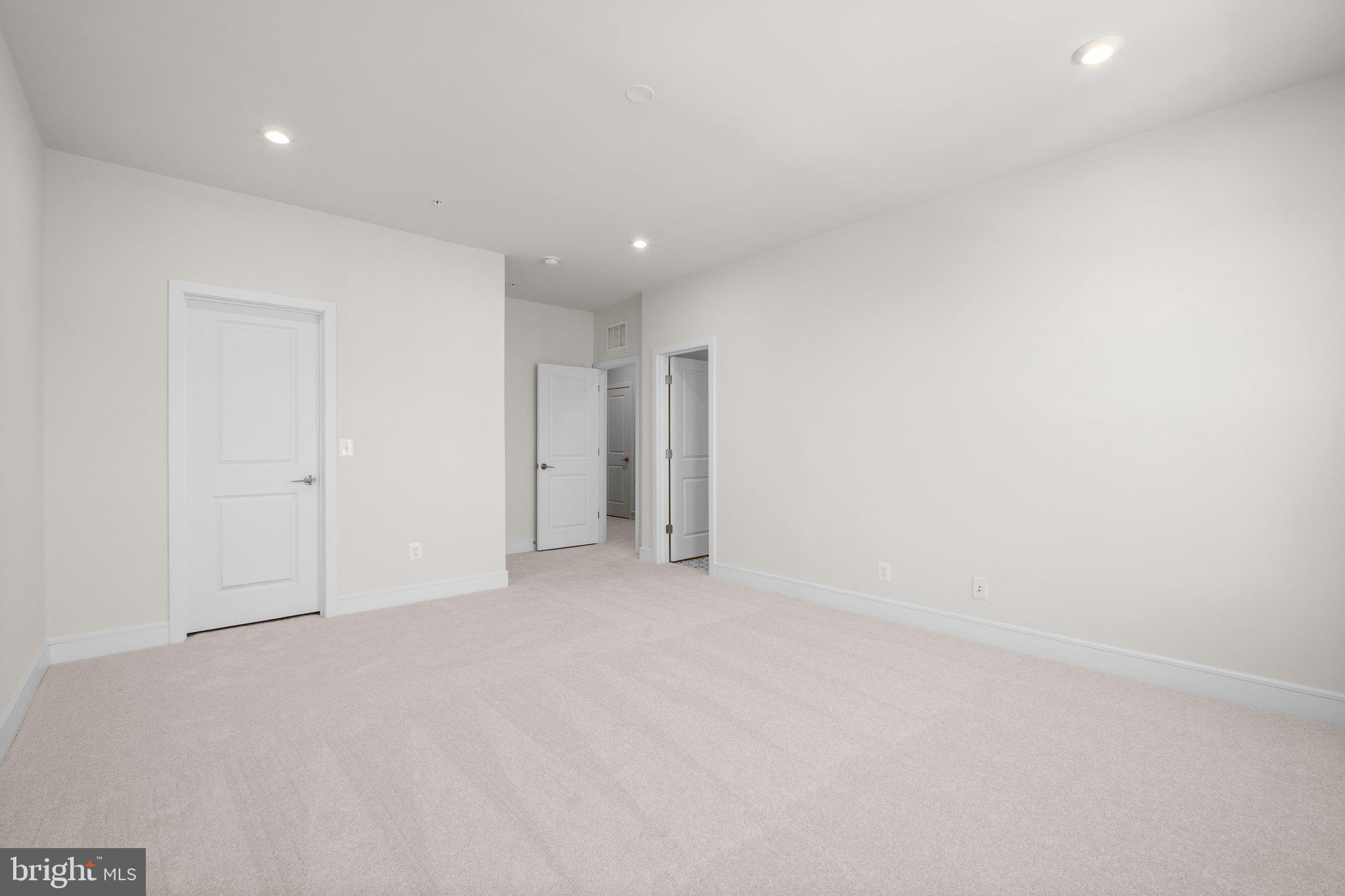 43328 Farringdon Sq