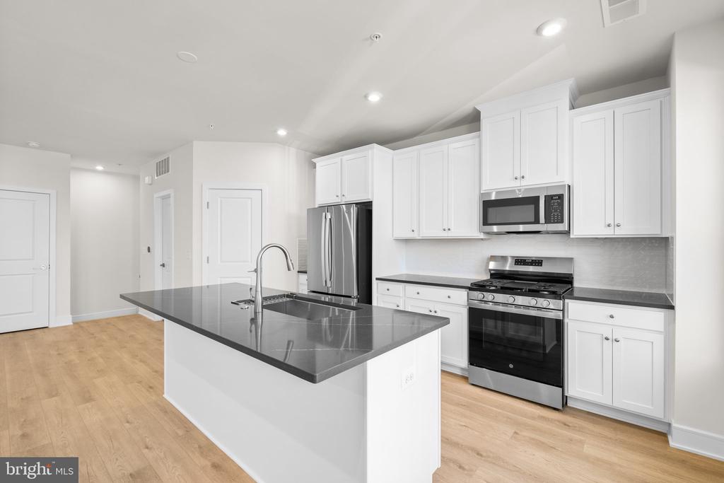 43328 Farringdon Sq